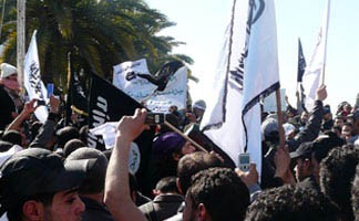 Des manifestants demandent l’application de la Chariaa et l’instauration du Califat