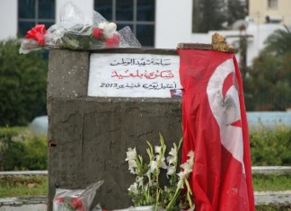“Place Chokri, martyr de la patrie”
