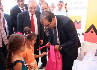 Attijari Bank offre des fournitures scolaires aux élèves de l’école Sidi Ben Ameur