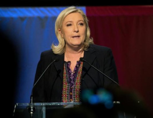 Marine Le Pen annonce sa candidature à la présidentielle 2027 malgré sa condamnation judiciaire