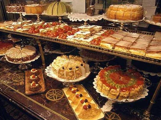 Fêtes de fin d’année : attention aux pâtisseries et aliments périmés en Tunisie