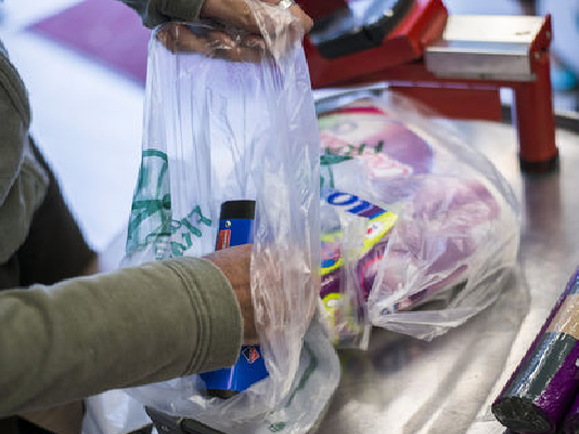 La Tunisie consomme annuellement environ 4,2 milliards de sacs en plastique