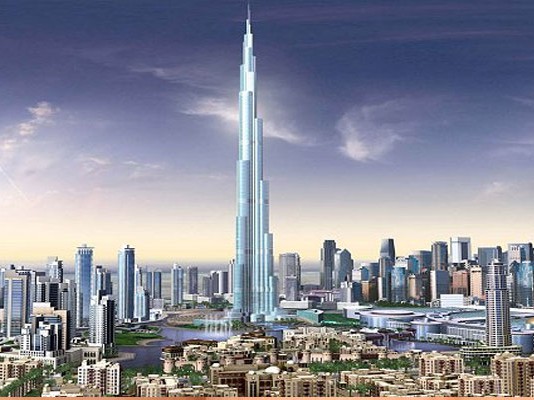 Trois fortes explosions entendues à Dubaï, le trafic aérien totalement suspendu