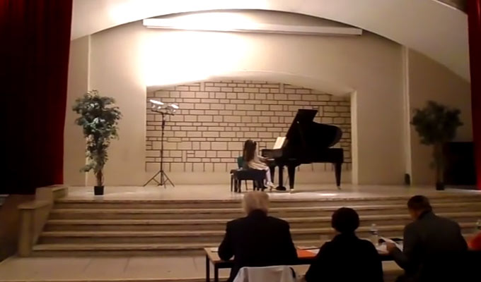 piano-fillette-concours-de-piano-tunisie-directinfo-