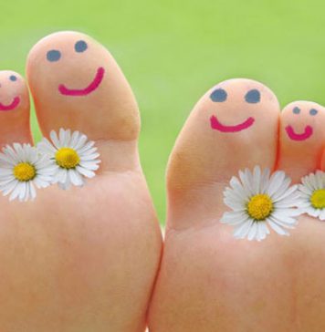 Marcher pieds nus : les bienfaits du grounding pour le corps et l’esprit