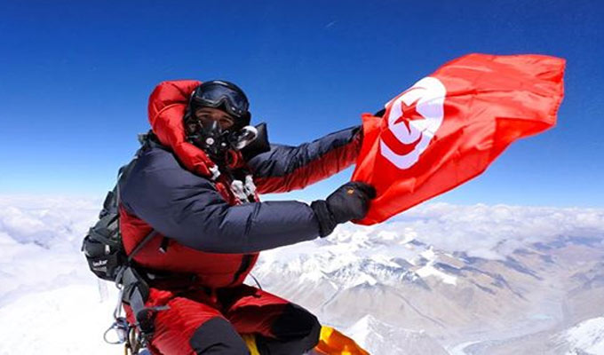 tahar-manai-Everest-drapeau-tunisie-directinfo-