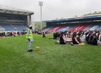 Un club anglais ouvre son stade pour les fidèles
