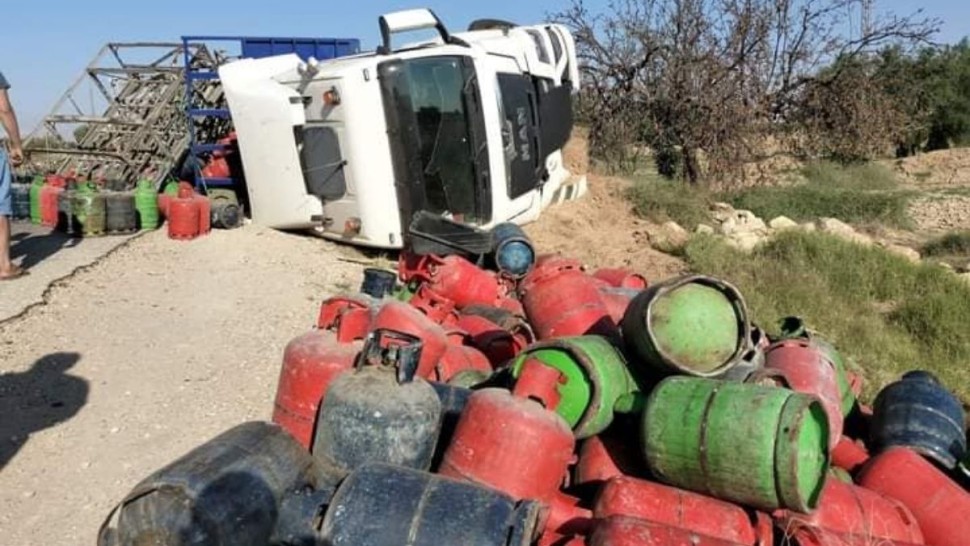 Sidi Bouzid : Renversement D’un Camion Transportant Les Bouteilles De ...