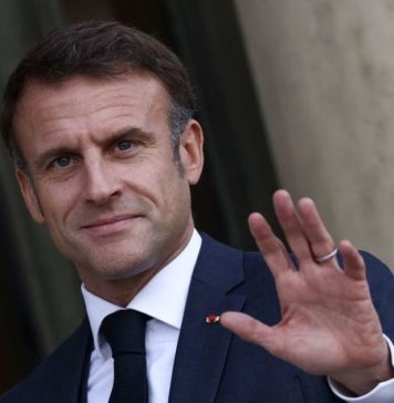 Macron désigne l’Iran comme responsable et déploie le Charles-de-Gaulle en Méditerranée