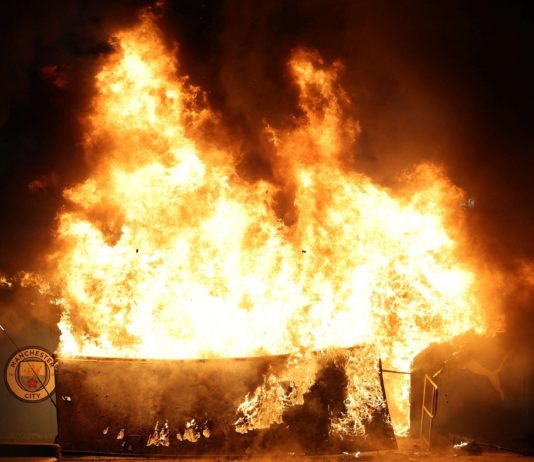 Incendie à l’Ariana : importante fumée après un feu dans un garage de pneus