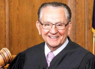 Décès du juge Frank Caprio à 88 ans : un héritage de compassion et d’humanité