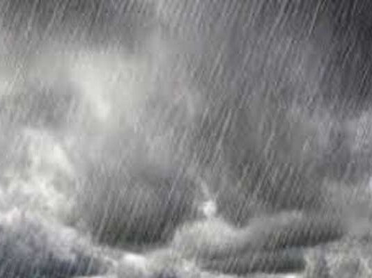 Météo : fortes pluies, rafales jusqu’à 70 km/h et chutes de neige attendues à l’ouest