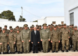 Le ministre de la Défense en visite à la base militaire de Sidi Yahia