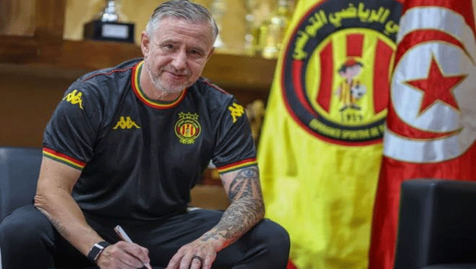 Football: L’Espérance de Tunis recrute officiellement l’entraîneur roumain Laurentiu Reghecampf