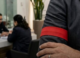 Tunisie : appel à porter le brassard rouge dans les banques et assurances