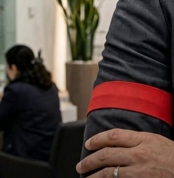 Tunisie : appel à porter le brassard rouge dans les banques et assurances