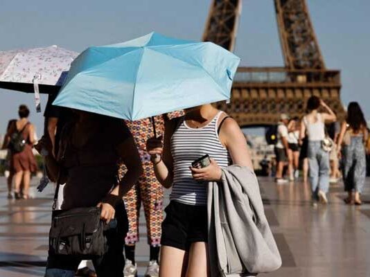 Canicule en France : au moins 2 025 décès supplémentaires enregistrés en une semaine