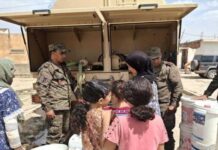 Kasserine : l’armée et la Garde nationale ravitaillent en eau potable les habitants de Bouderies