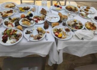 Photo du jour : 23 assiettes pour deux personnes dans un hôtel, le gaspillage alimentaire fait polémique