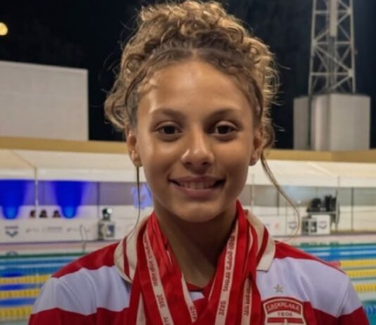 Natation : Kamilia Maalaoui (14 ans) brille avec cinq médailles d’or au championnat national