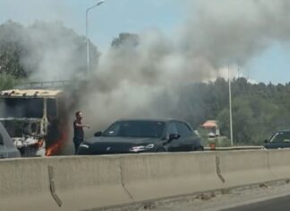 Tunisie : une camionnette prend feu sur l’autoroute Tunis-Hammamet
