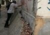 Tunis : un mur construit dans un passage public démoli par la municipalité