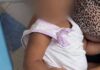 Tunisie : une artiste découvre une bébé rampant seule sur la route à El Aouina
