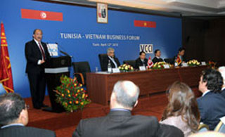 utica_djilani-tunisie-vietnam-2010.jpg