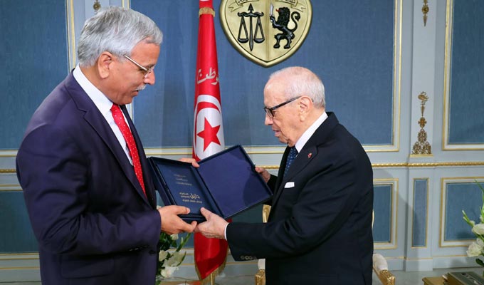 Kamel Ayadi présente au président de la République le Guide du