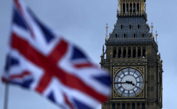 Royaume-Uni : Londres taxe davantage les banques pour soutenir les ménages
