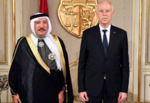 Saied décore l’ambassadeur de l’Arabie Saoudite en Tunisie des insignes de Grand officier