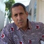Tour de manivelle au Cameroun du film documentaire de Mohamed Challouf sur Dikongué Pipa, le pionnier du cinéma camerounais