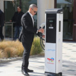 TotalEnergies Tunisie va doter le pays d’un réseau de recharge de véhicules électriques