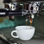 Café du matin : va-t-on bientôt le payer au prix du luxe ? Café