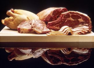 90 % des Tunisiens en mangent : le poulet, star des assiettes… et des polémiques Poulet Dinde