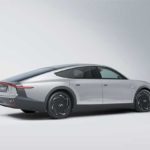 Première voiture de série électrique alimentée par des panneaux solaires