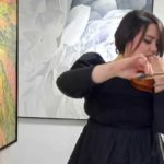 Quand musique, poésie, danse et oeuvres peintes fusionnent à l’unisson dans l’antre de la galerie Saladin