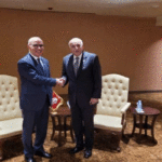 Entretien entre le ministre des Affaires étrangères avec son homologue algérien