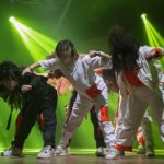 Tunis : la pièce “Baynatna Rabt” dénonce la violence numérique faite aux femmes