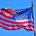États-Unis : Forte création d’emplois privés en octobre avec 233.000 postes ajoutés Drapeau USA Amérique