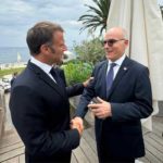 Célébrations à Saint-Raphaël : Nabil Ammar et Emmanuel Macron discutent de l’avenir des relations tuniso-françaises