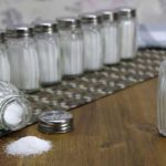 Réduire le sel dans l’alimentation : conseils d’un diabétologue pour une meilleure santé