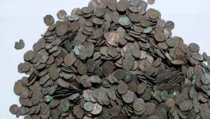 Sfax : saisie d’un trésor archéologique de plus de 5 000 monnaies romaines par la Garde nationale