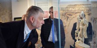 Coopération tuniso-italienne : Alessandro Giuli visite les sites archéologiques de Carthage