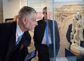 Coopération tuniso-italienne : Alessandro Giuli visite les sites archéologiques de Carthage