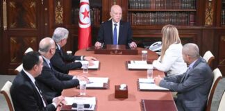 Kaïs Saïed réunit les responsables des médias publics et réaffirme le rôle national de la presse