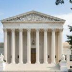 Cour suprême USA : Décision sur les taxes douanières et séparation des pouvoirs Photographie de la façade de la Cour suprême des États-Unis avec les colonnes de marbre, symbolisant le pouvoir judiciaire