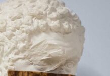 Nidhal Chamekh explore les « Frictions » à la Selma Feriani Gallery