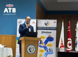 ATB & FSEGT : Une alliance stratégique pour propulser les talents tunisiens Riadh Hajjej, DG de l'ATB, lors de la signature de la convention de stage avec les responsables de la FSEGT lors de la Job Fair à Tunis.