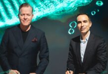 Wilo et InstaDeep : L’alliance stratégique entre l’eau et l’intelligence artificielle Photographie de la signature de l'accord entre Oliver Hermes (Wilo) et Karim Beguir (InstaDeep) au Wilopark pour le partenariat IA et Eau.